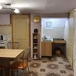 Апартаменты Carissa House *