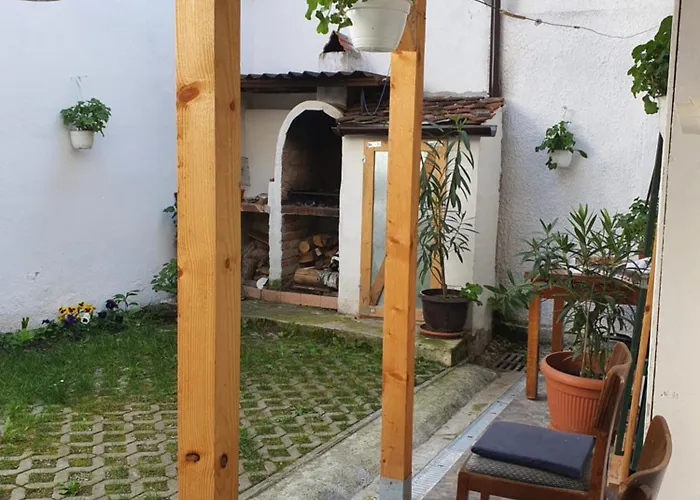 Carissa House Apartment *